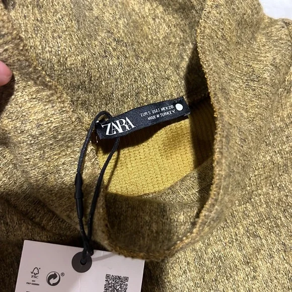 Turtle neck with shoulder pads cropped - Picture 2 of 2